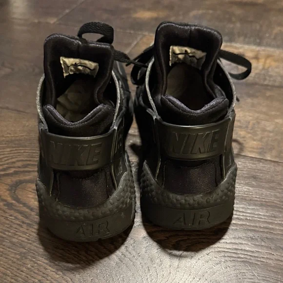 Nike Air Huarache Sneakers - Picture 7 of 17